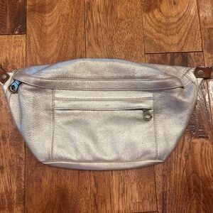 Parker Thatch platinum sling bag